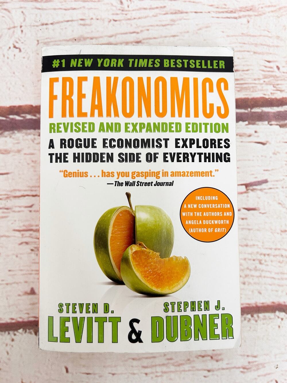 FREAKONOMICS Rogue Economist Explores Hidden Side Revised Paperback Book